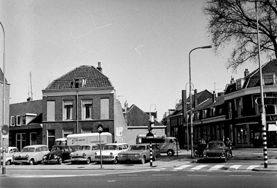 58321 Gezicht op de ingang van de Herenweg te Utrecht, vanaf de Amsterdamsestraatweg, met links de huizen Otterstraat 3 ...